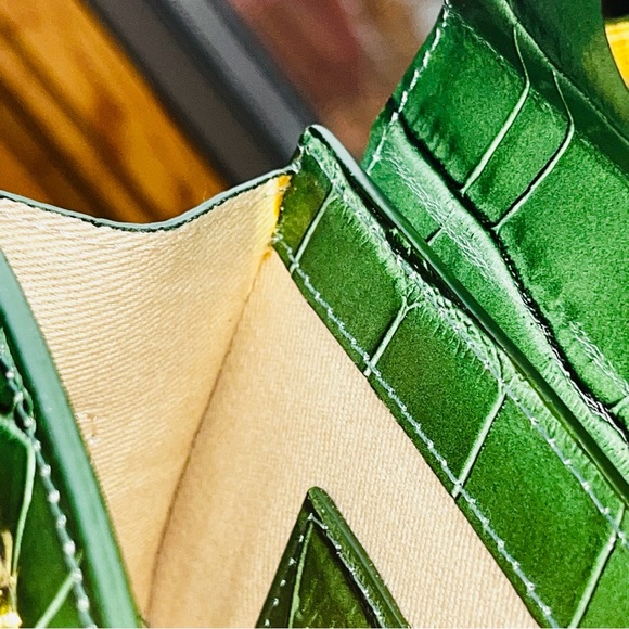 Jacquemus: Mini Croc Green Bag with Crossbody Strap - Picture 14 of 16